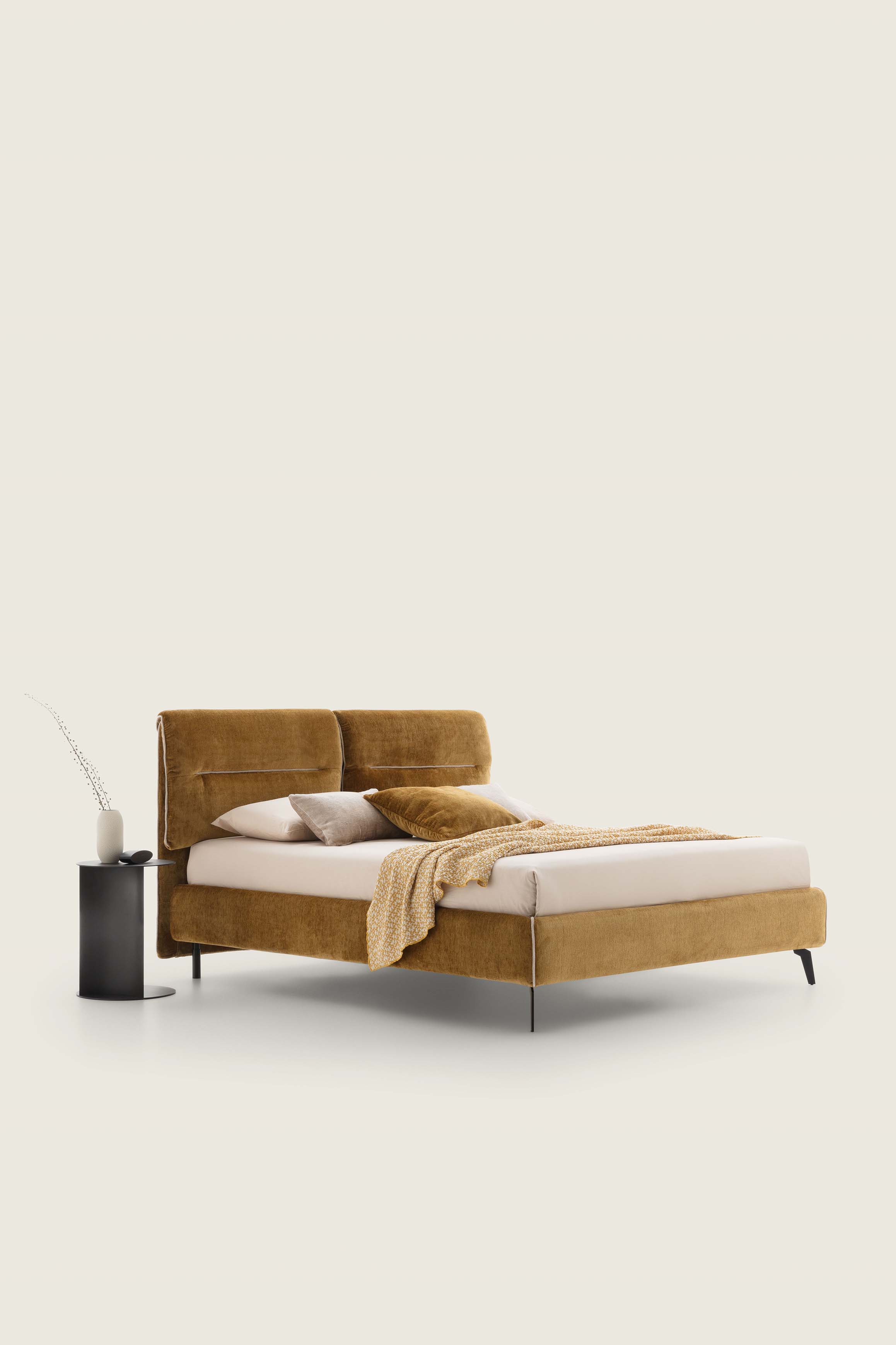 Letto con rivestimento in tessuto simil-velluto marrone