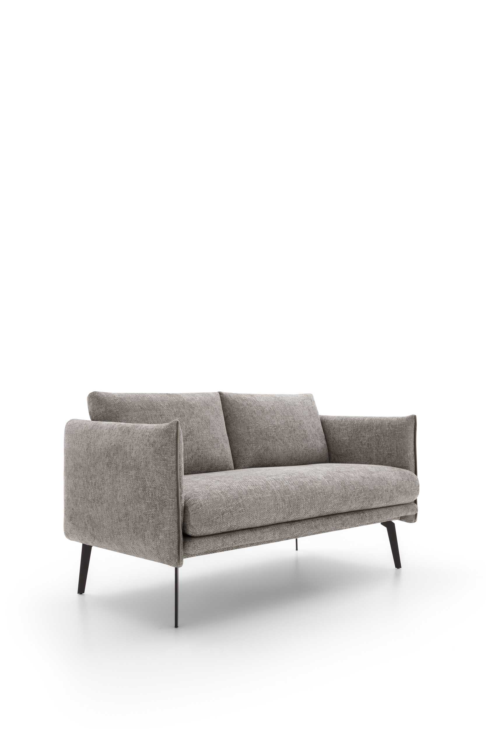 Loveseat imbottito grigio con piedini slanciati