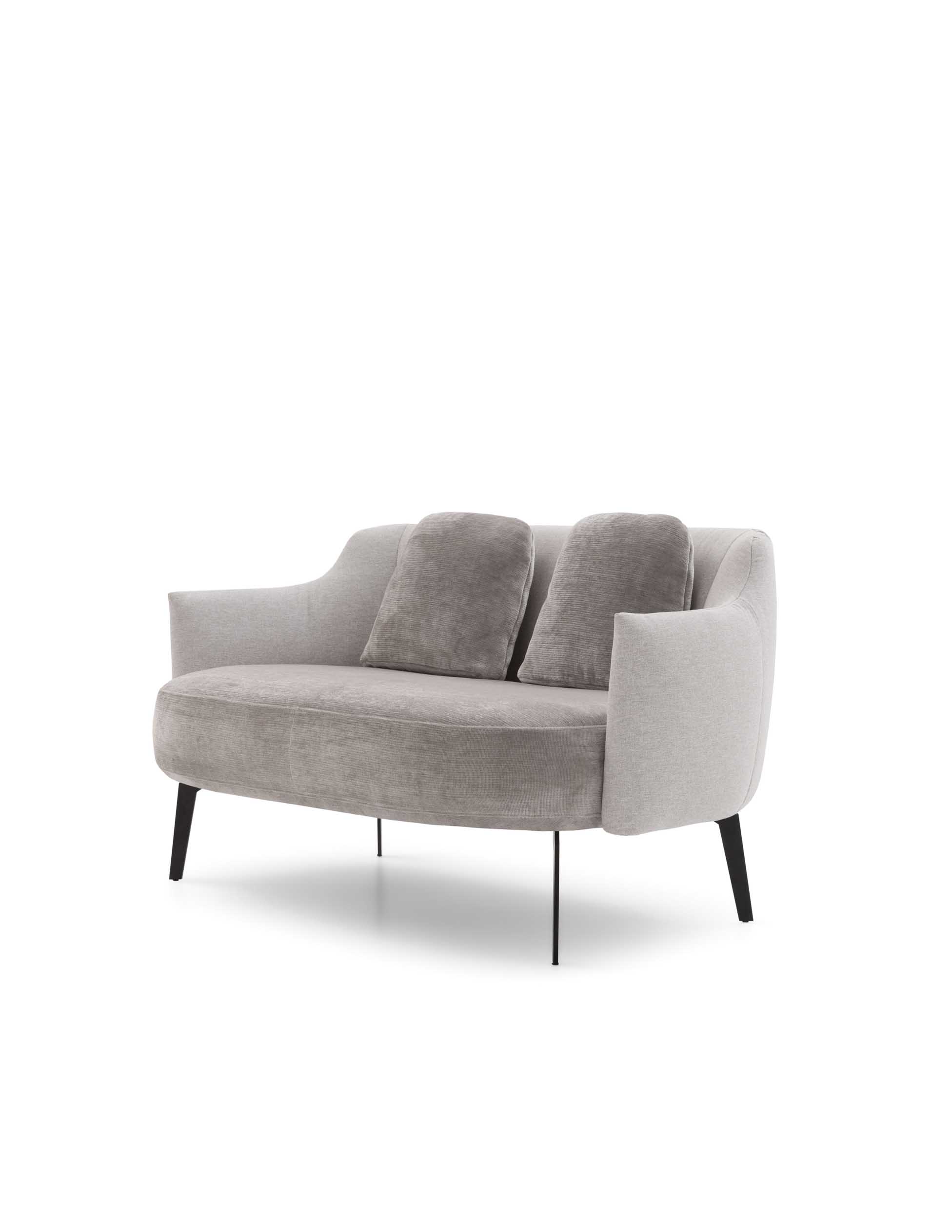 Divanetto Shelley LeComfort con cuscini decorativi