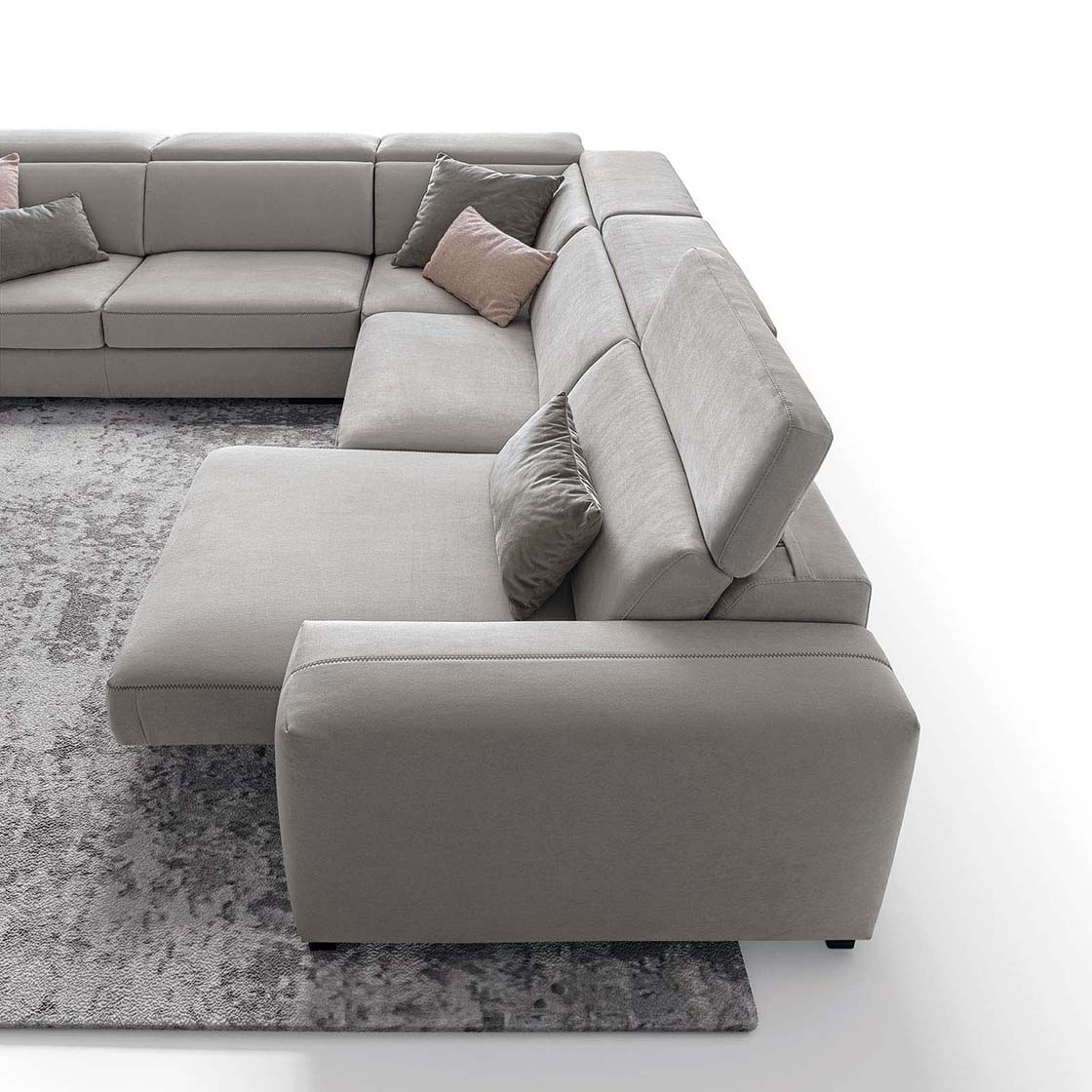 Divano in tessuto con sedute estraibili Divano ampio angolare con sedute estraibili per il massimo comfort