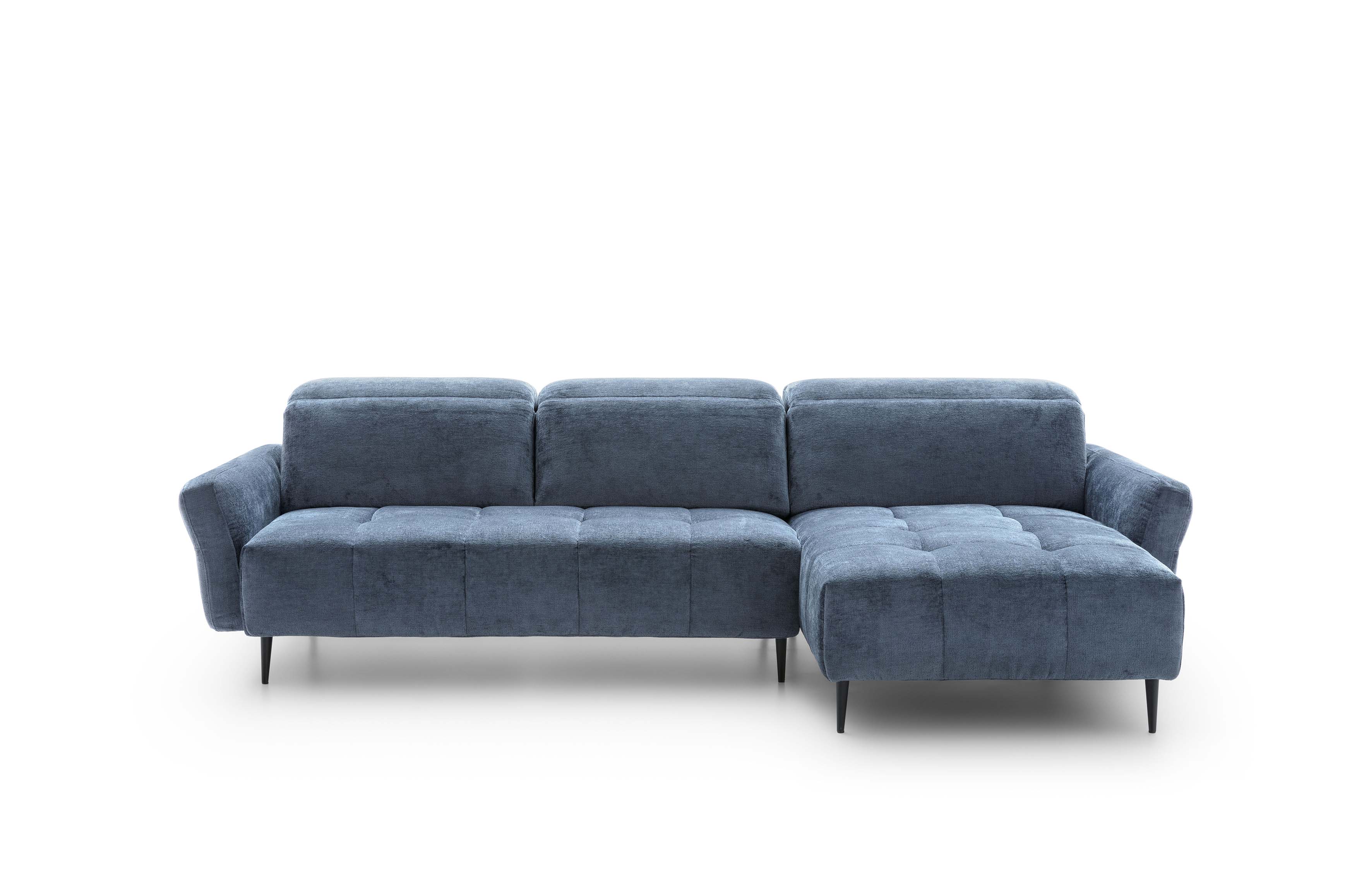 Divano Gillan LeComfort a tre posti con penisola. Modello dal design moderno e slanciato