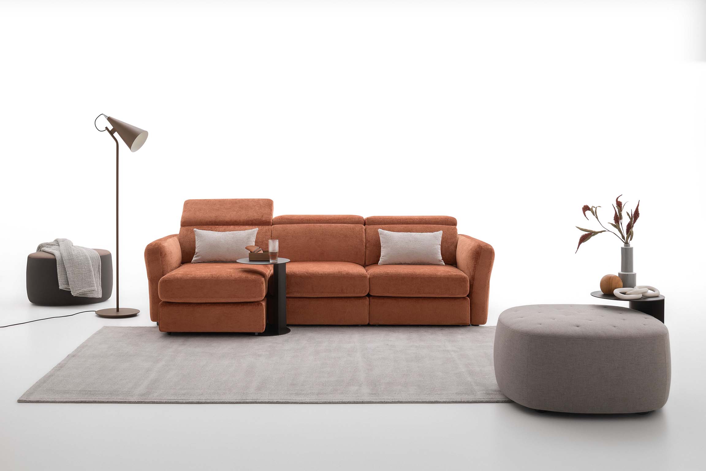 Divano di colore arancio mattone modello Hill Double con seduta scorrevole