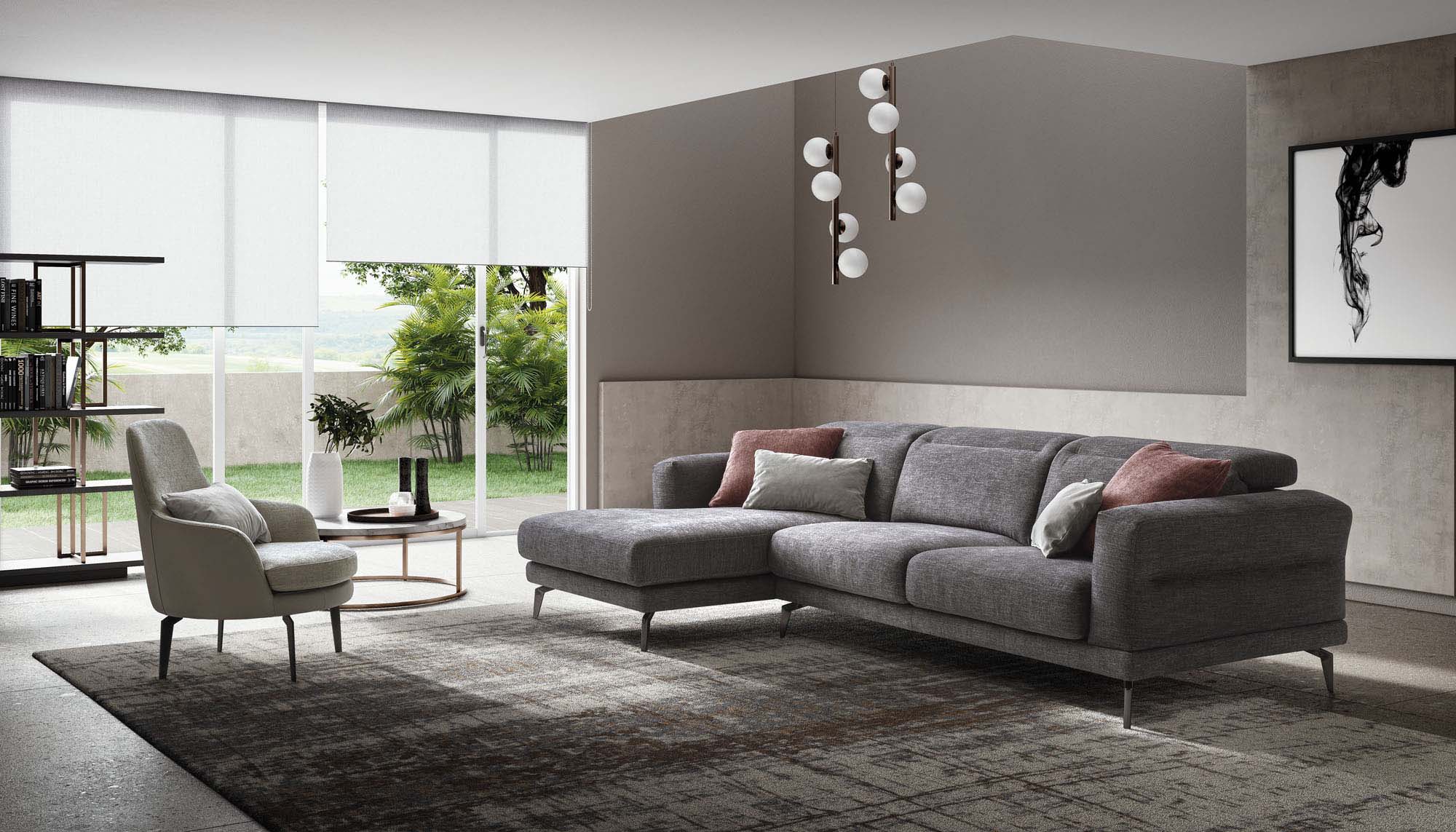 Soggiorno arredato con divano moderno color grigio con piedini alti