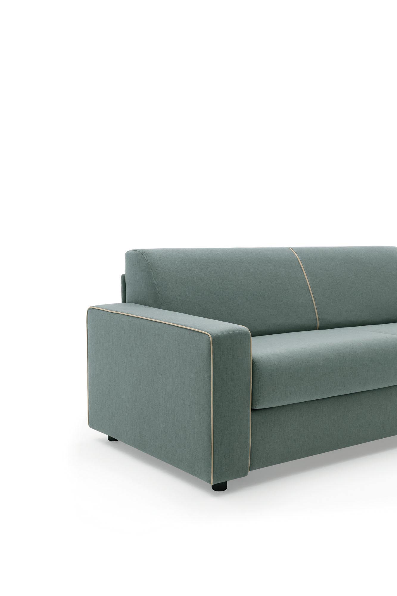 Divano trasformabile Naxos con bracciolo squadrato modello Strong