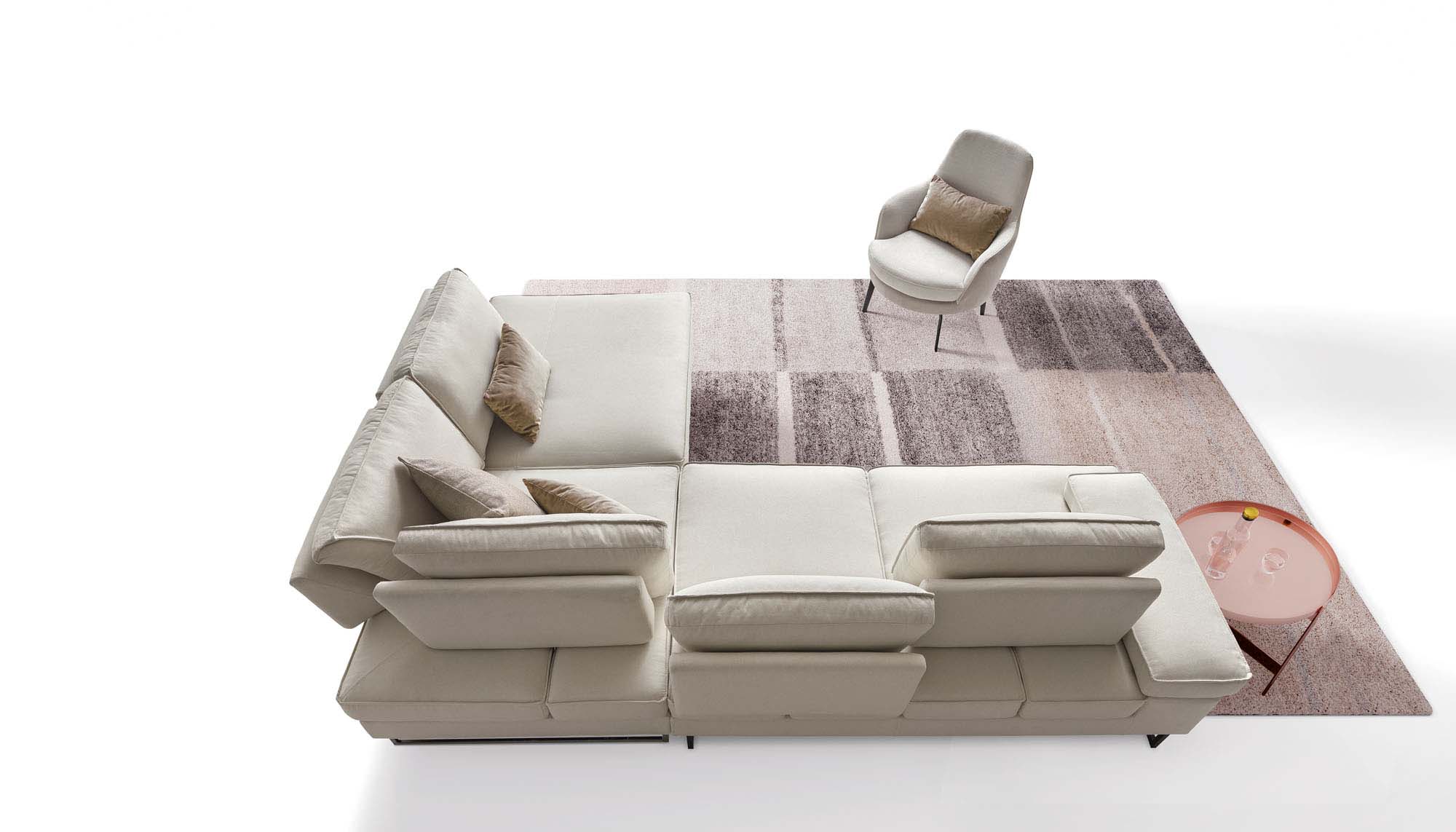 Divano grande e angolare con seduta regolabile. Elegante e raffinato