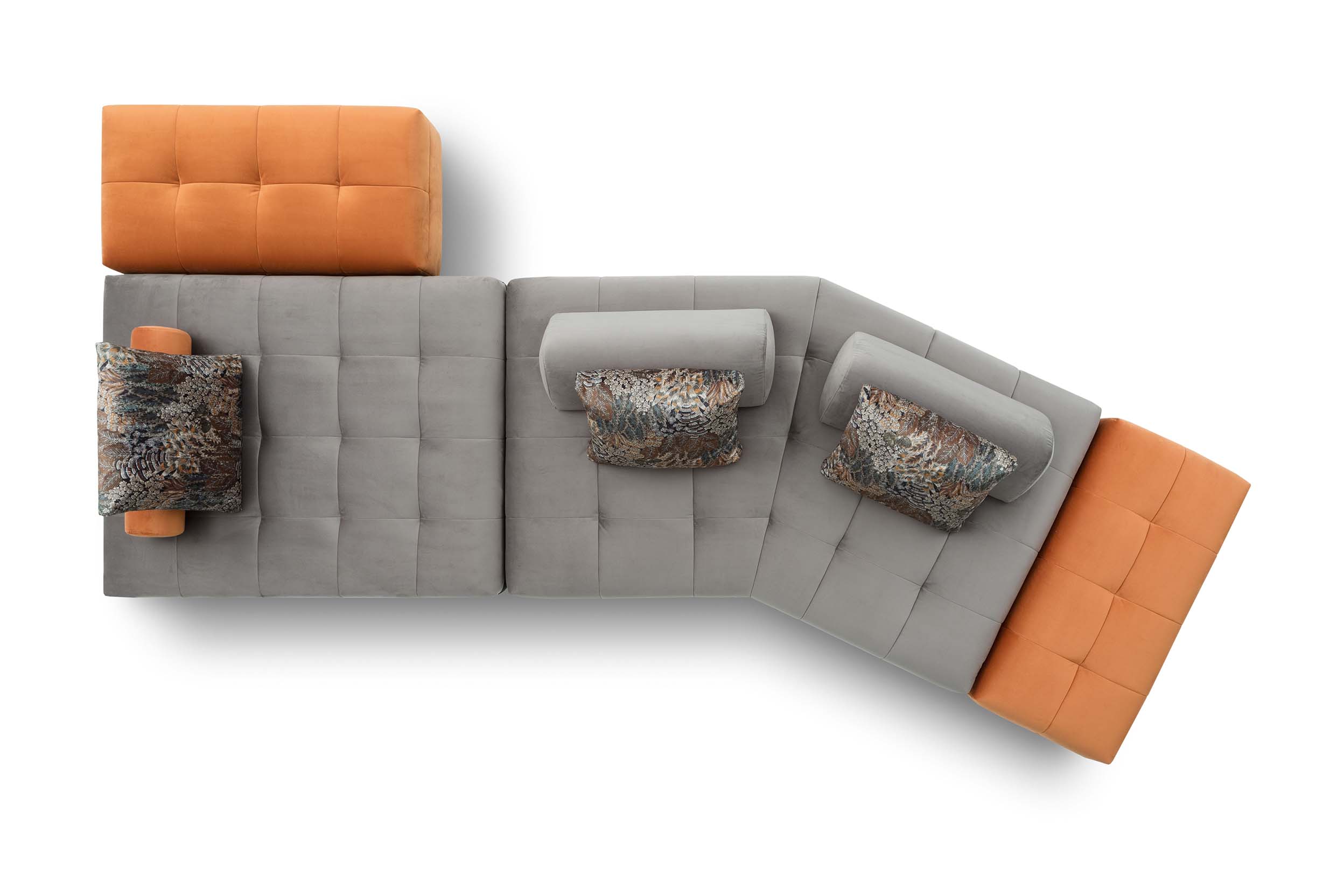 Divano Reed modulare trapuntato con piedini bassi. Design moderno e versatile