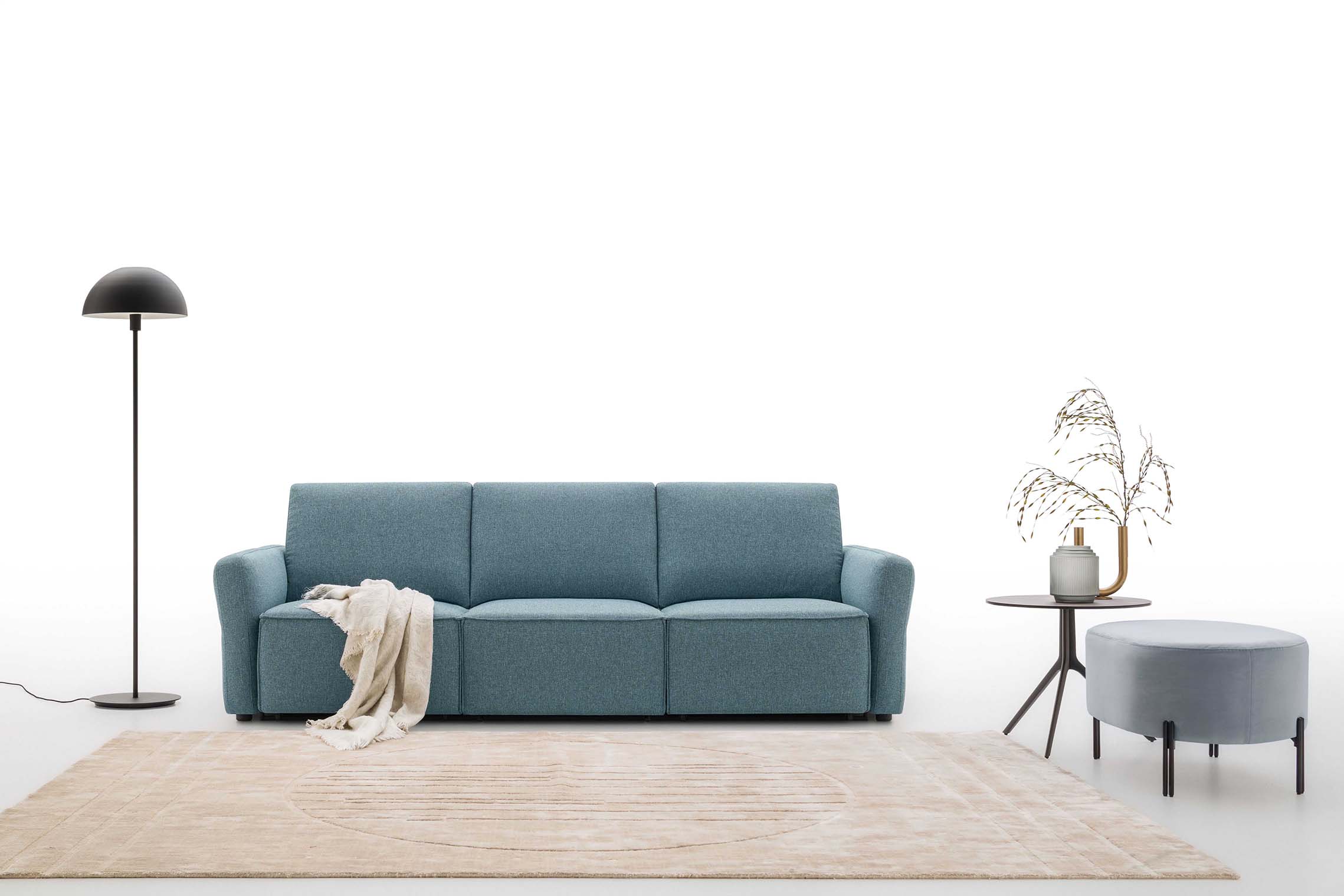 Divano monoscocca lineare a tre posti senza poggiatesta color azzurro Cao 003 LeComfort