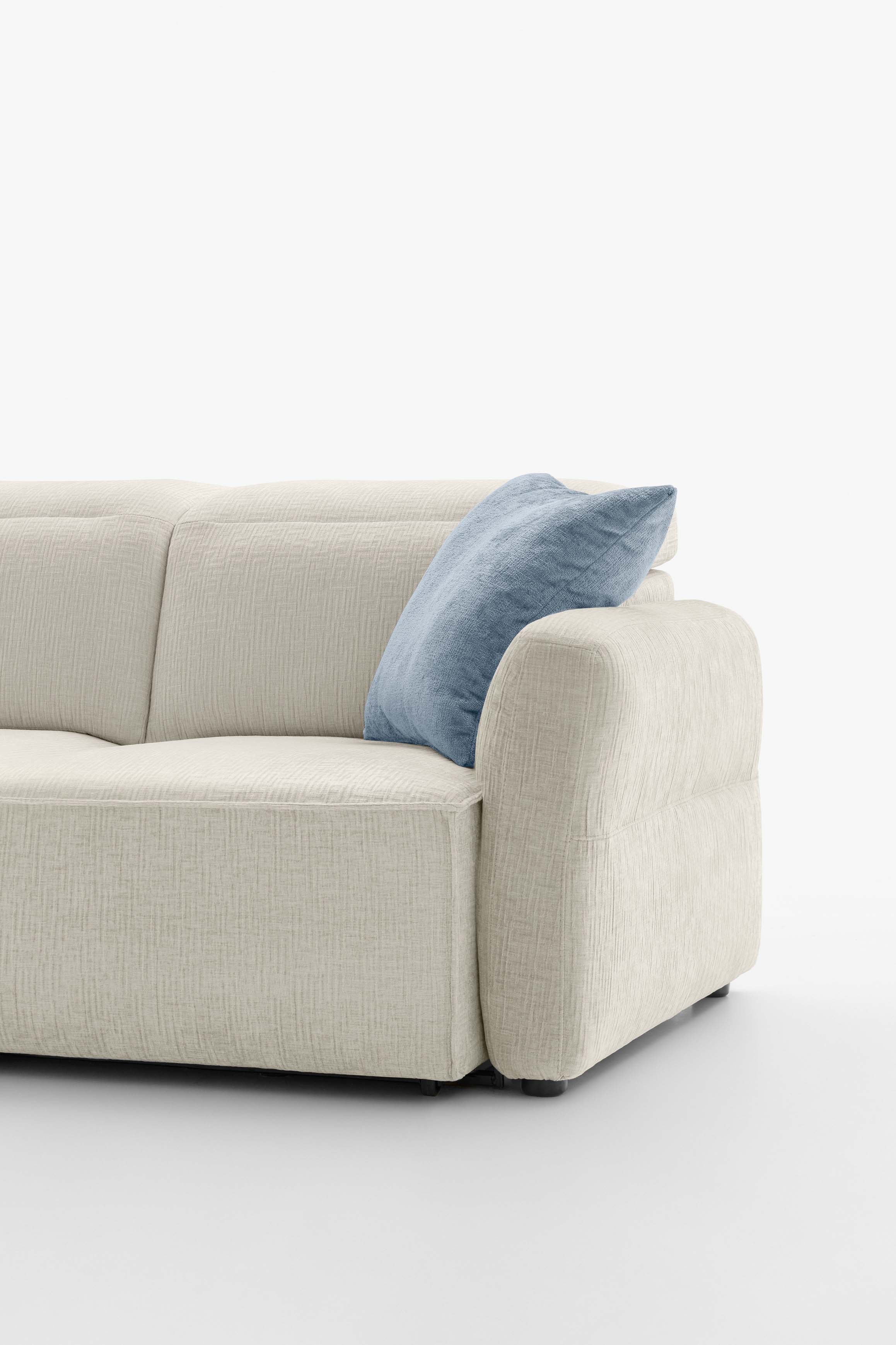 Dettaglio dei poggioli Cio per il divano di modello Swan LeComfort. Divano sfoderabile e lavabile.