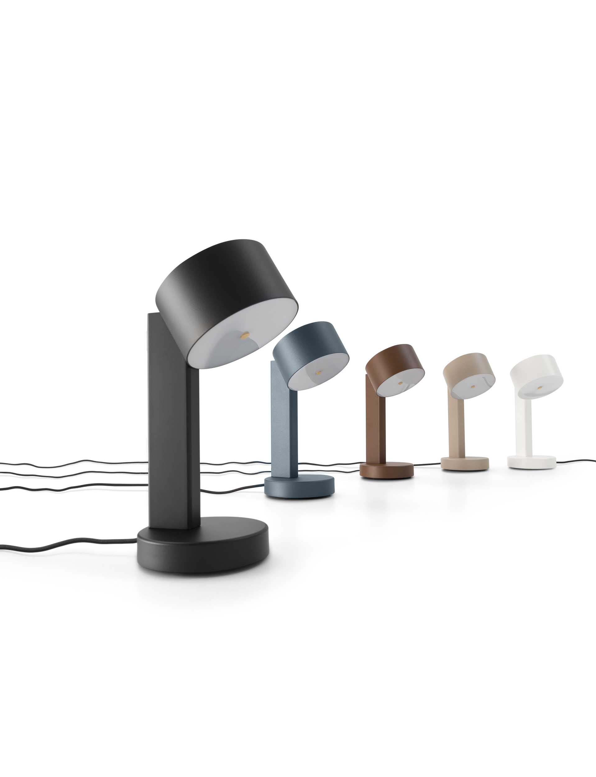 Lampade da tavolo con alimentazione elettrica di vari colori