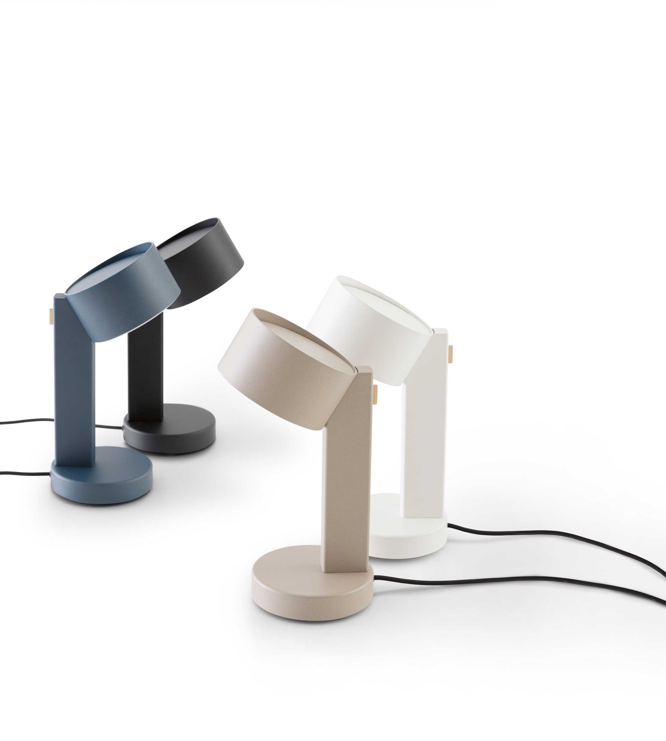 Lampade moderne e multicolore con paralume inclinato