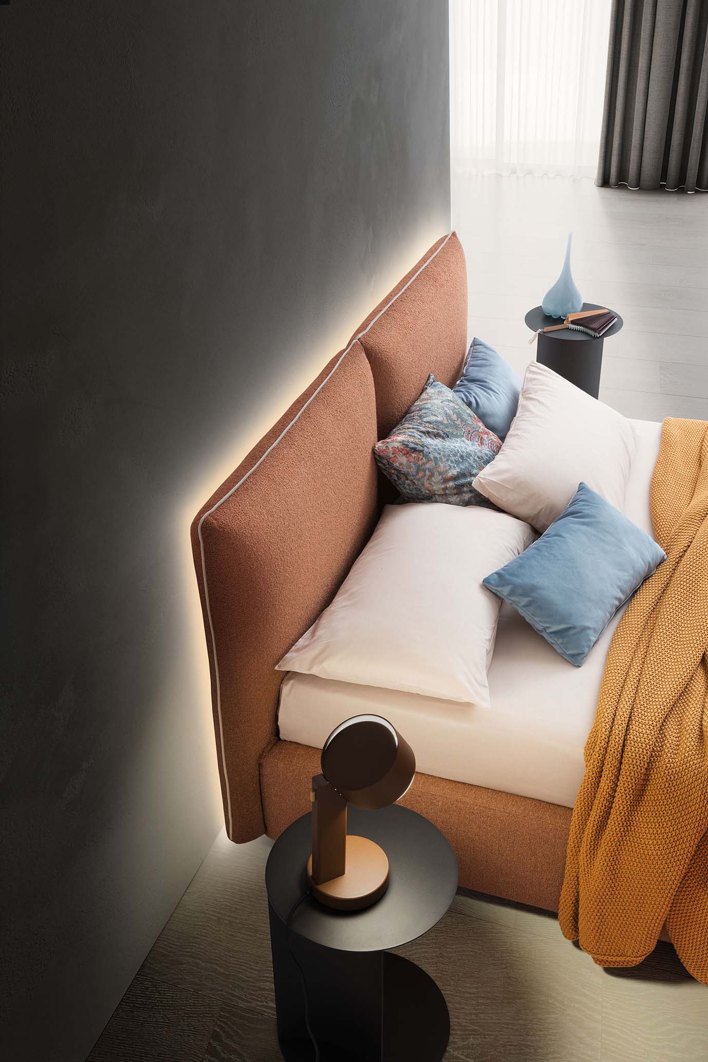 Letto con testiera a cuscini e pannello retroilluminato
