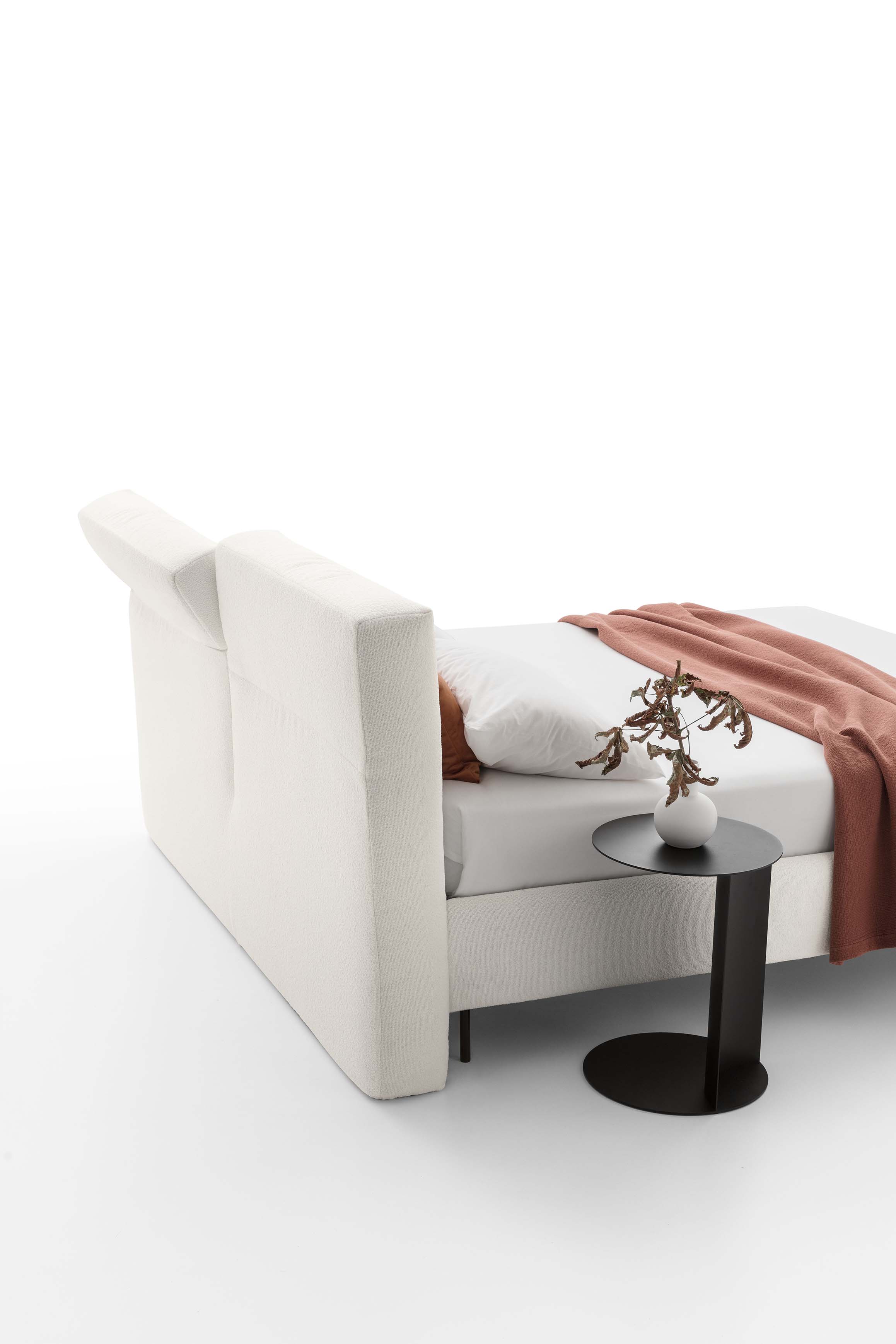 Letto matrimoniale bianco con testiera pieghevole regolabile