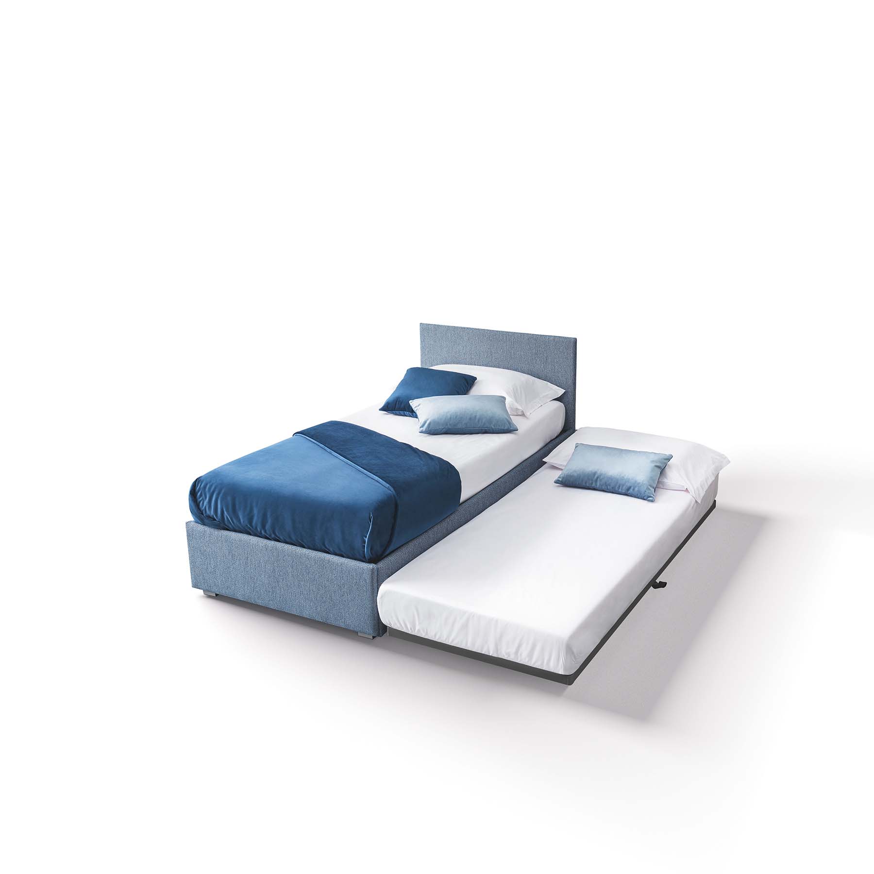 Letto aggiuntivo estraibile dalla base del letto singolo con materasso e rete.