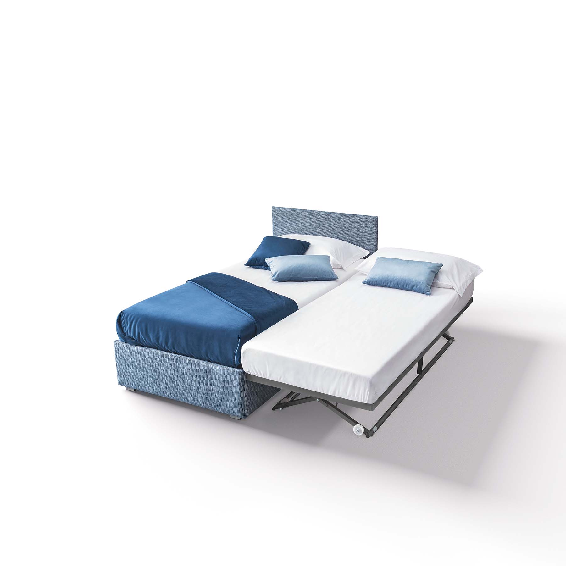 Letto aggiuntivo estraibile messo affiancato al daybed per creare due posti letto occasionali.