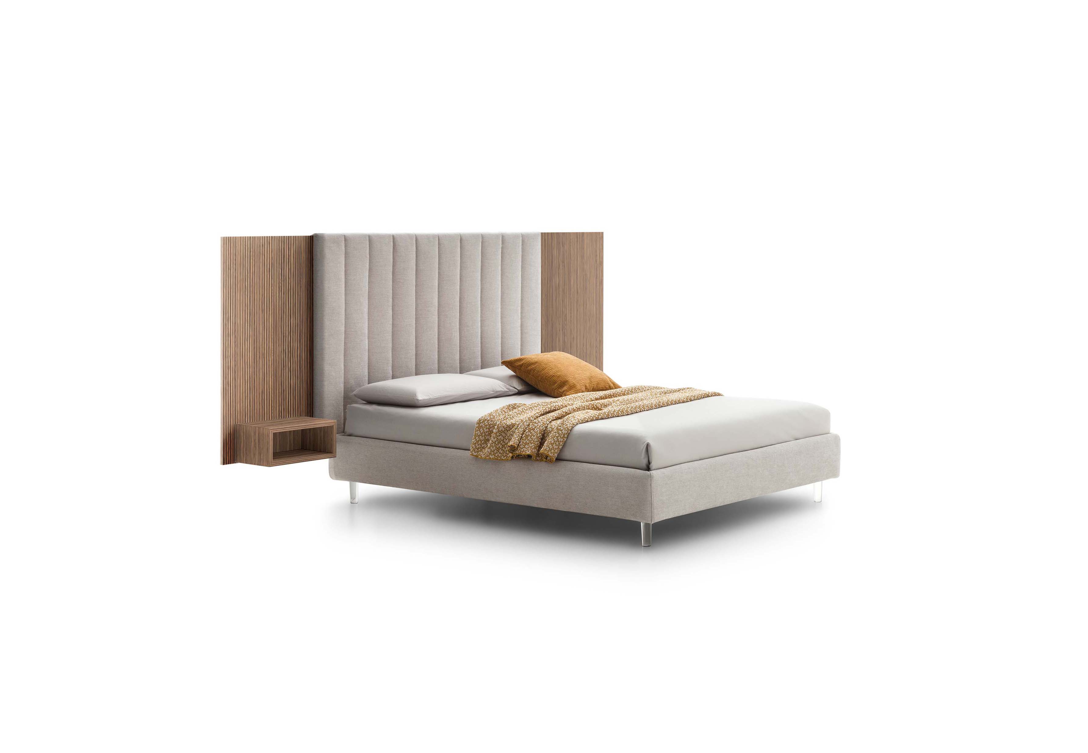 Letto Tile con piedini trasparenti in vetro e testiera con vani laterali a giorno