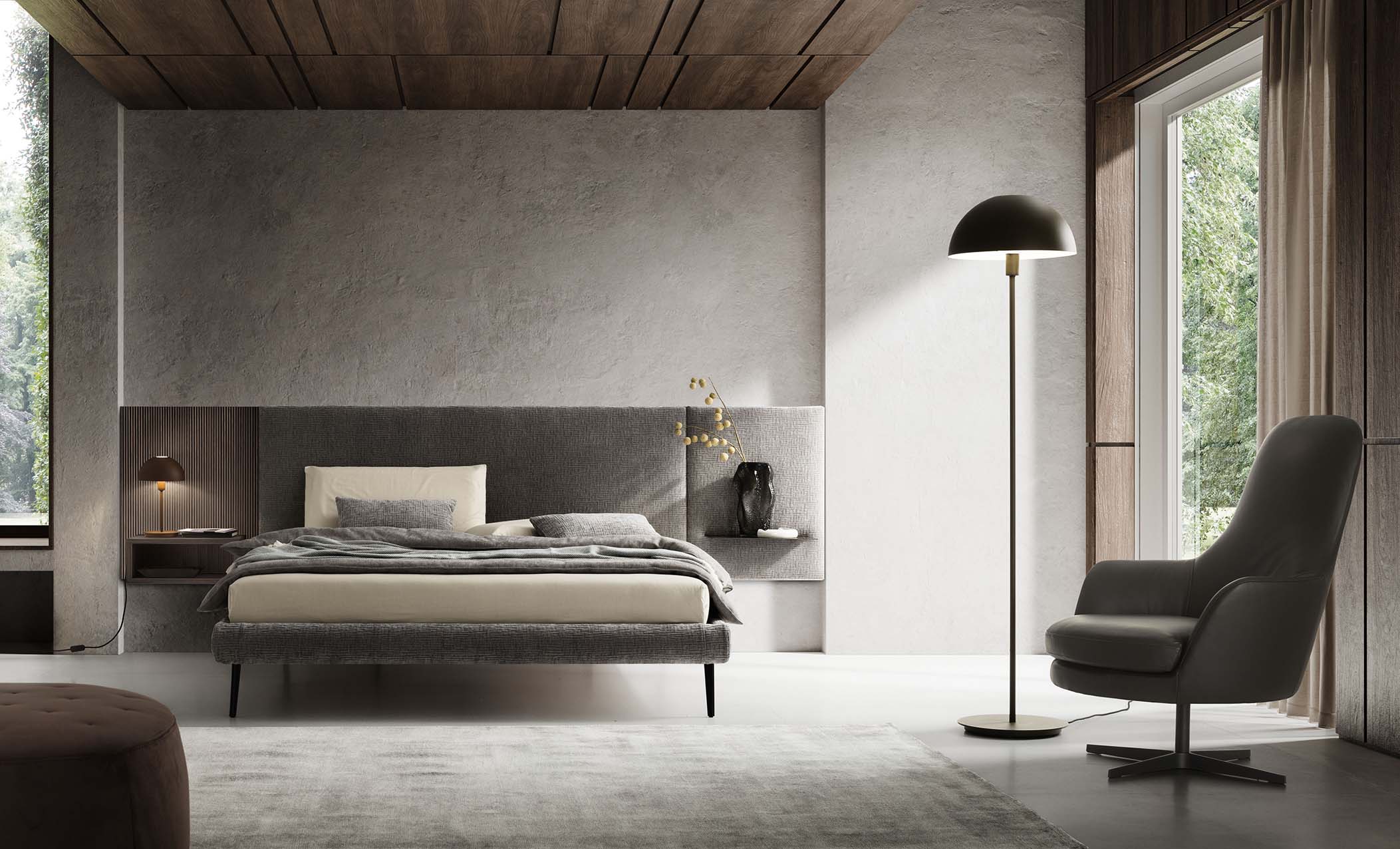 Stanza raffinata arredata con letto alto grigio con testiera ampia con mensole integrate
