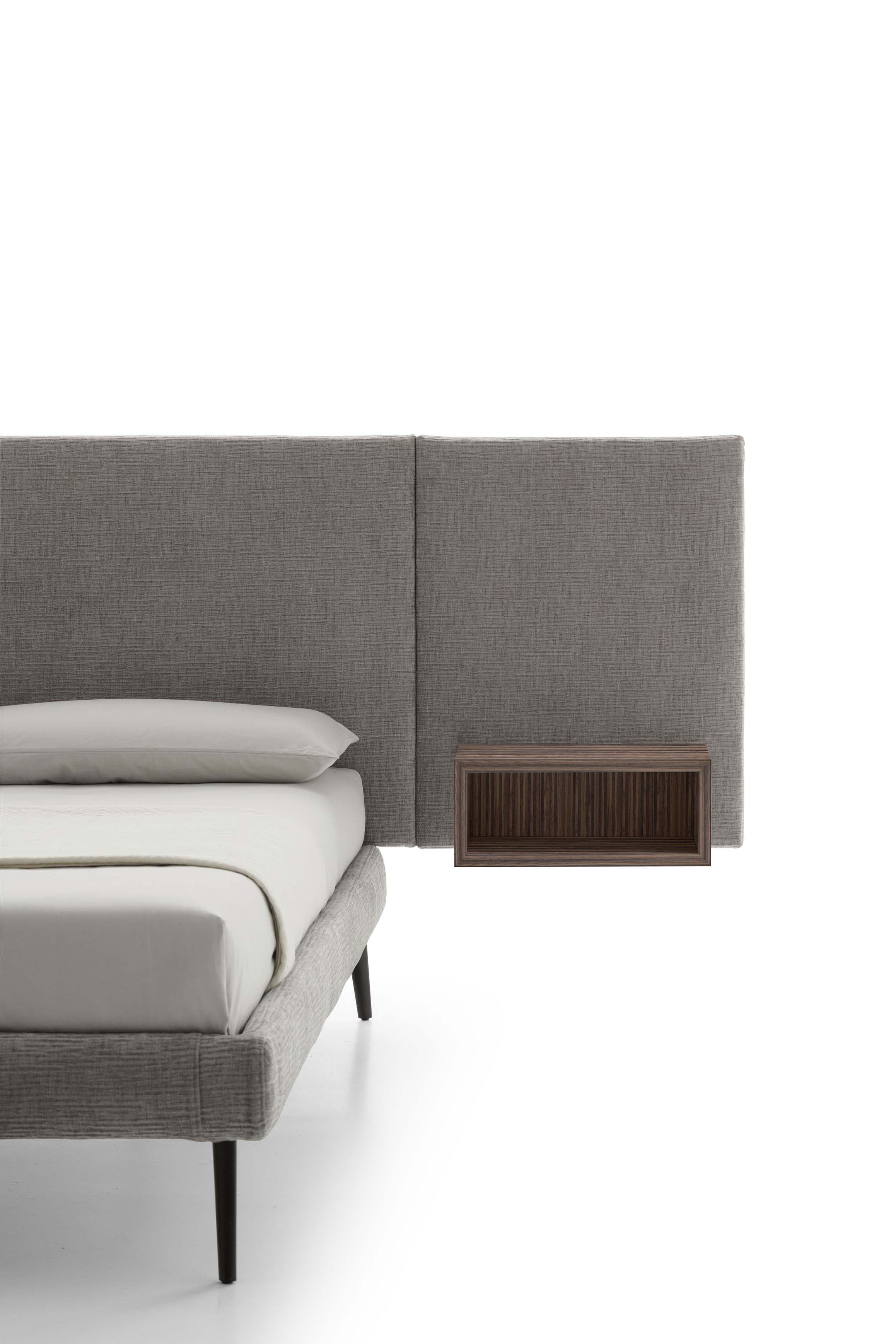 Letto Wall con testiera con vano a giorno