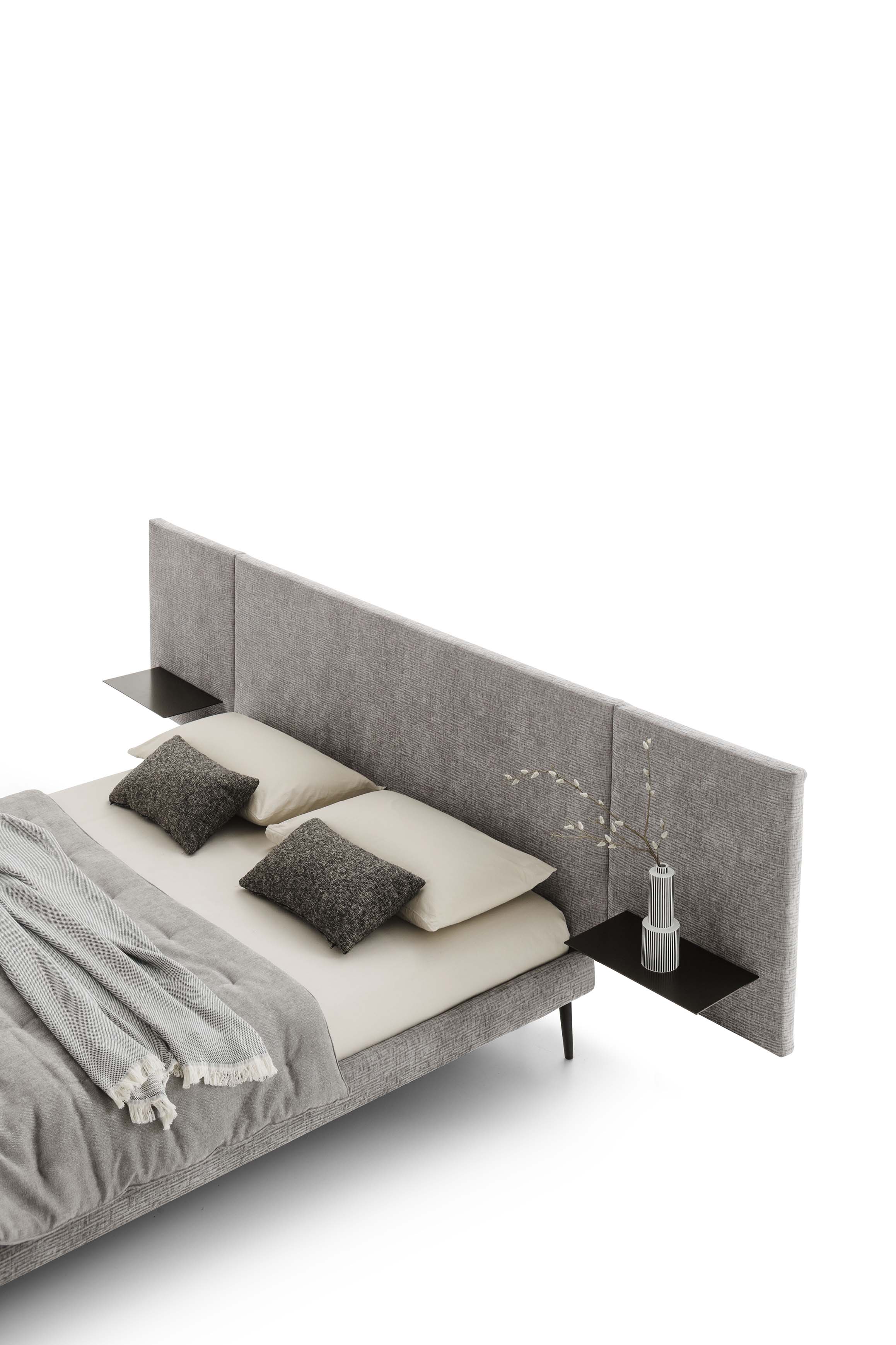 Testiera ampia a muro per un letto contract grigio di design