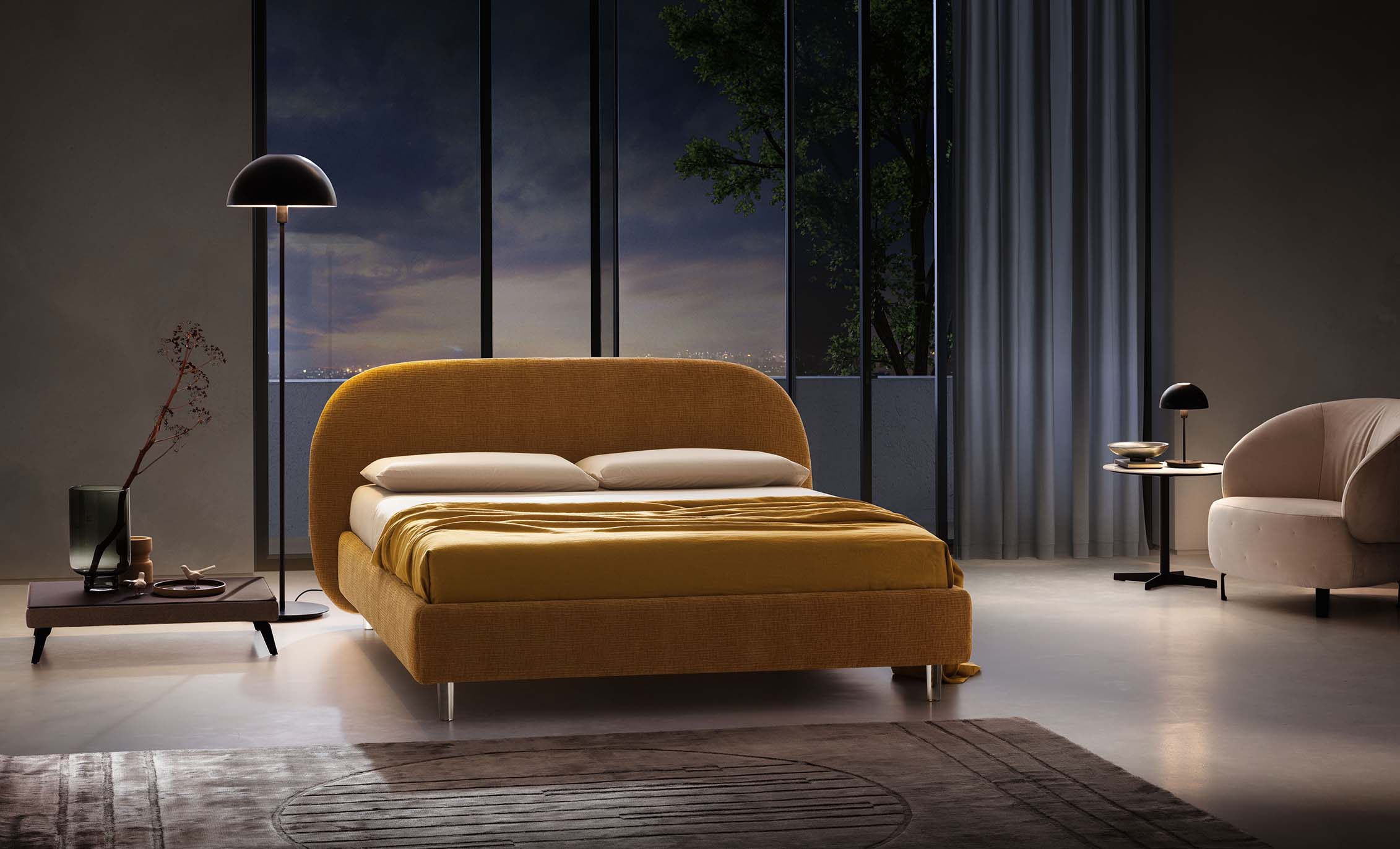 Stanza arredata con letto stile futurista color giallo senape