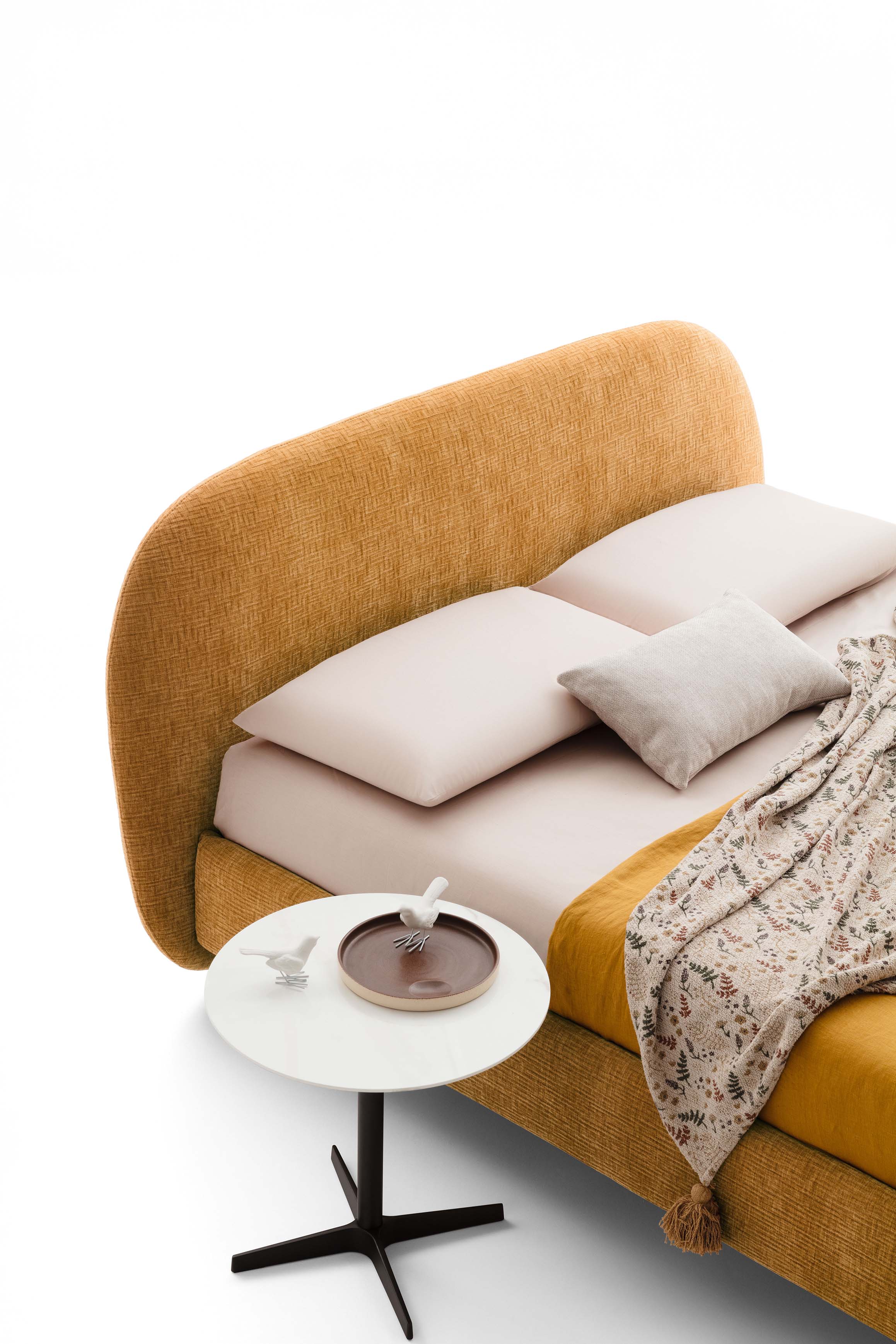 Testiera tondeggiante per un letto matrimoniale vintage