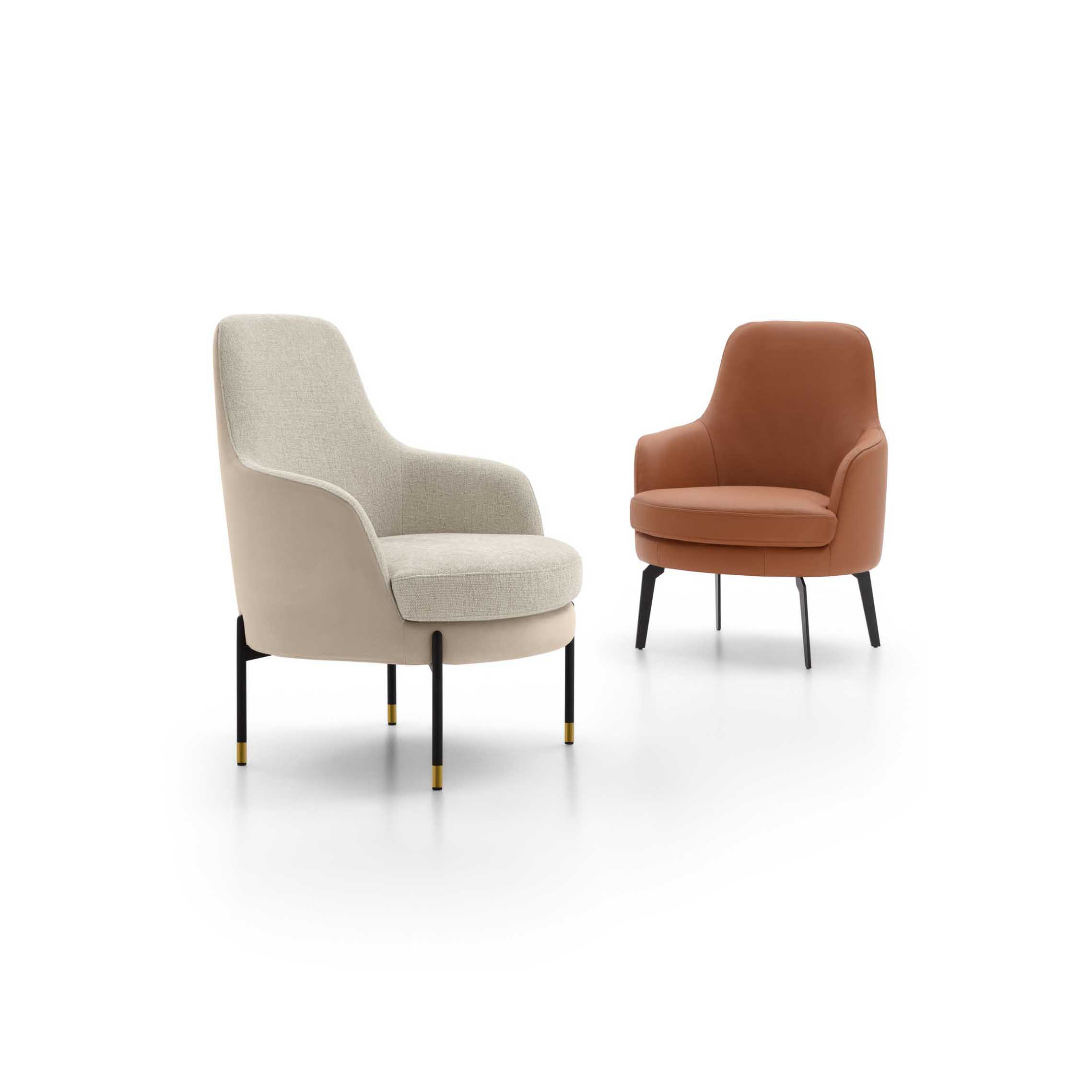 Poltroncina con piedini alti in due versioni bianca e color corallo
