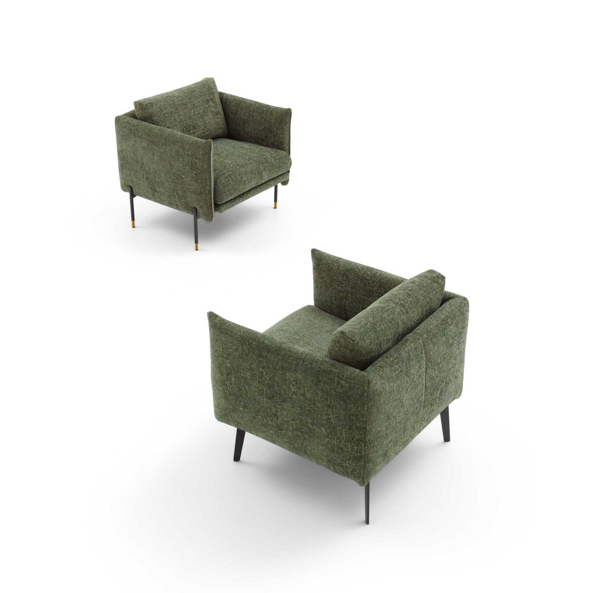 Poltroncina verde con piedini alti e cuscino imbottito