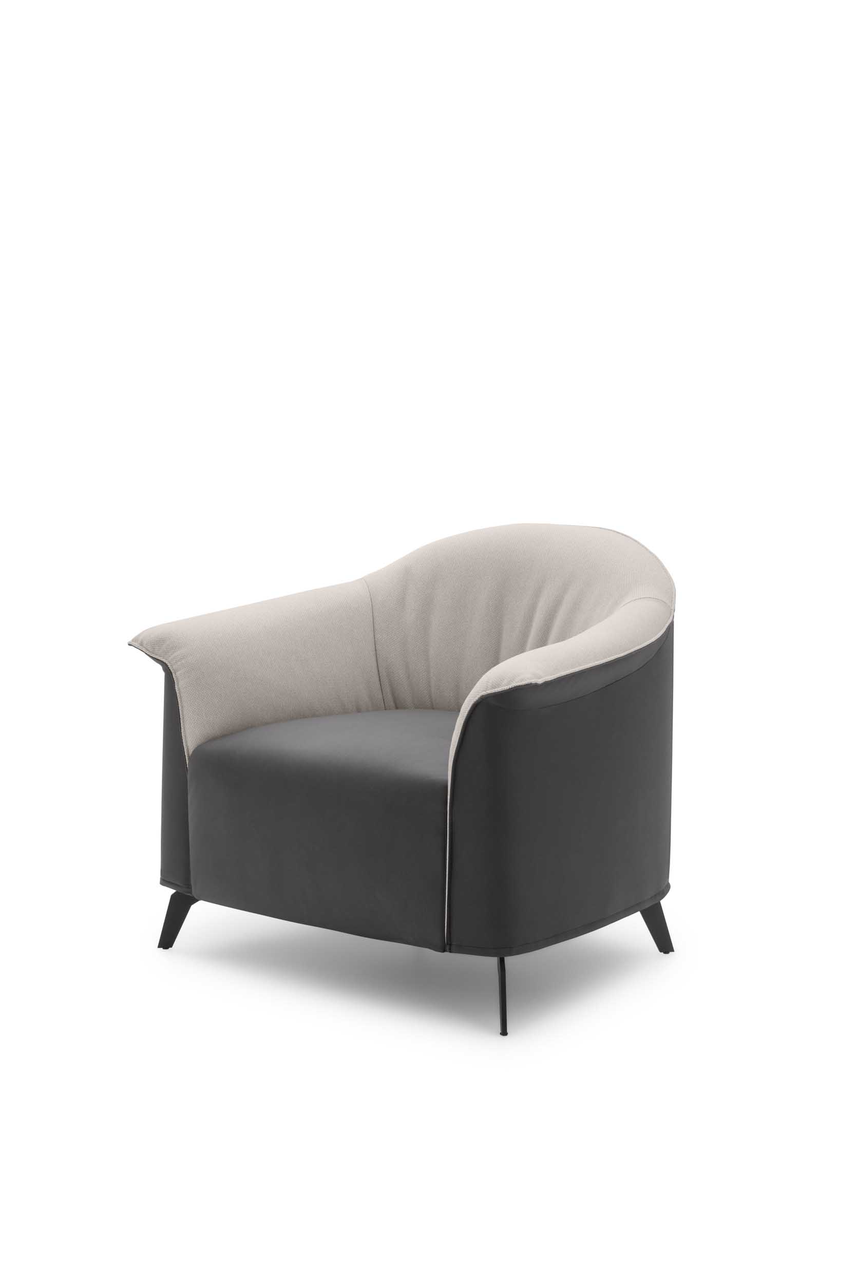 Poltroncina Caroline LeComfort di design con schienale basso