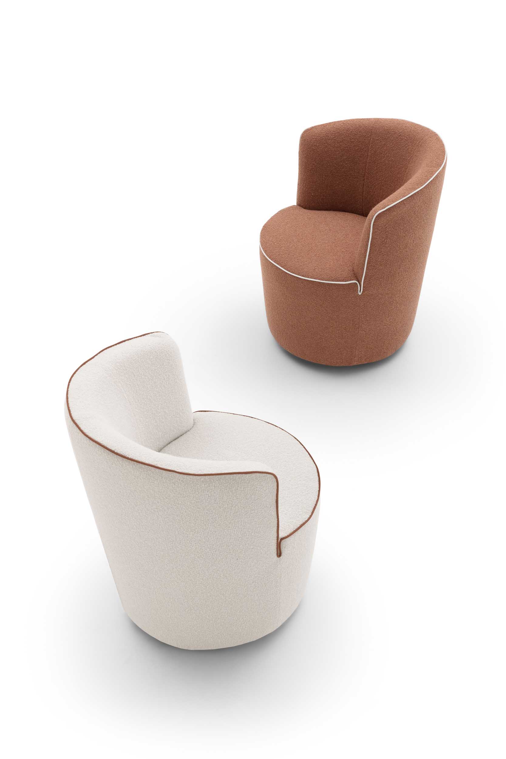 Poltroncine con forma a barile in colore bianco e rame con bordature a contrasto