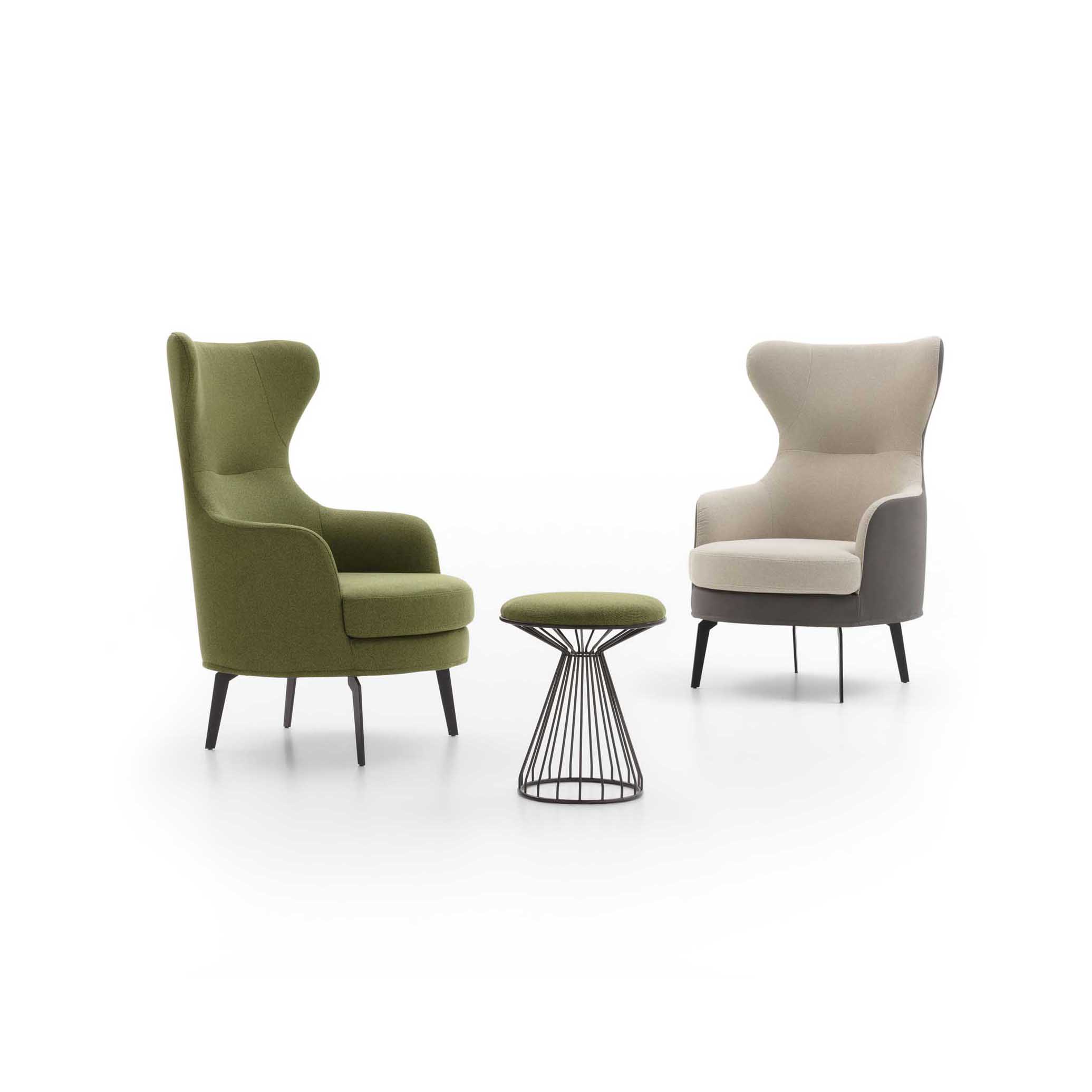 Poltrone con schienale alto e braccioli comodi stile bergère in due colori