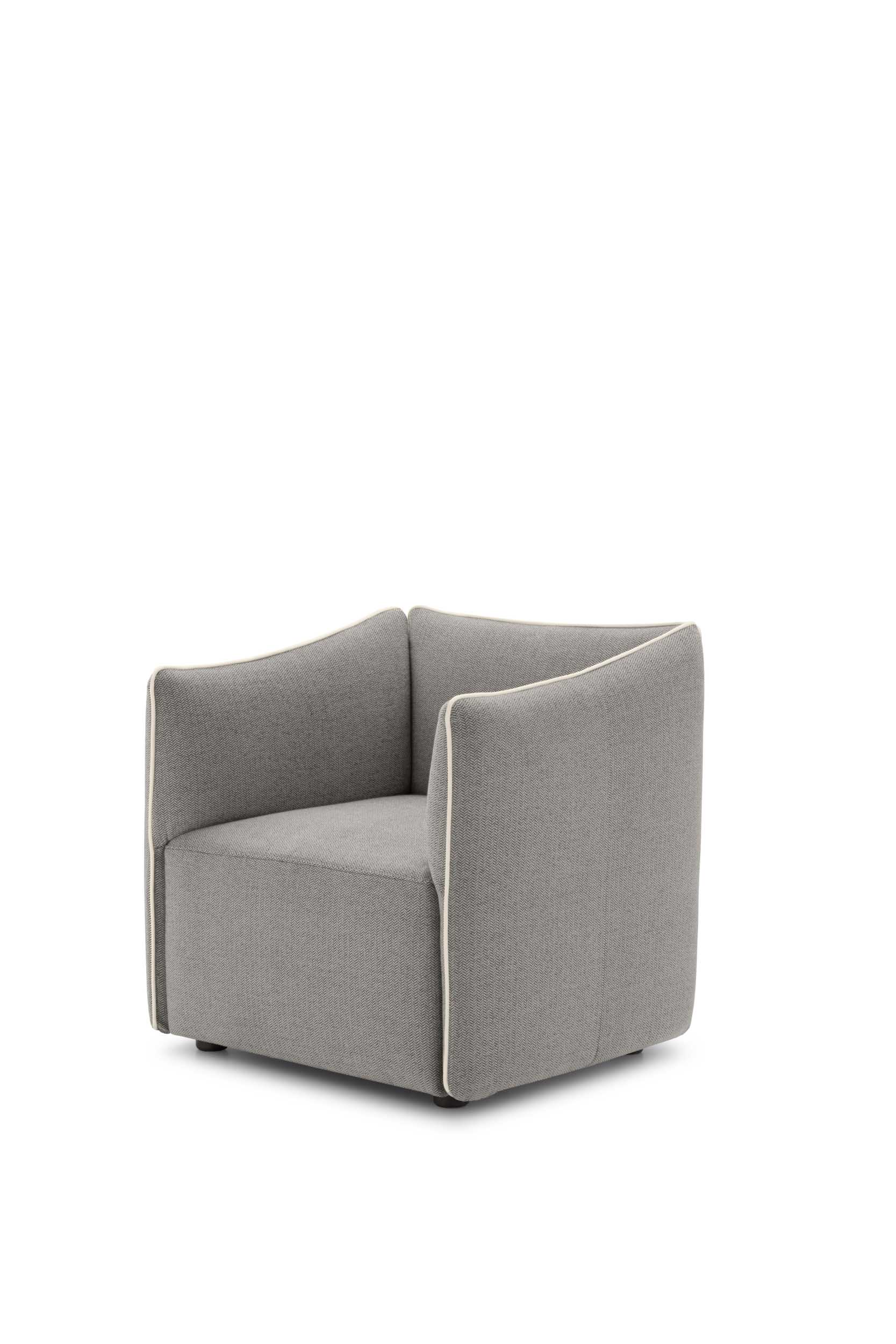 Poltroncina Kubik LeComfort monoscocca con struttura leggera
