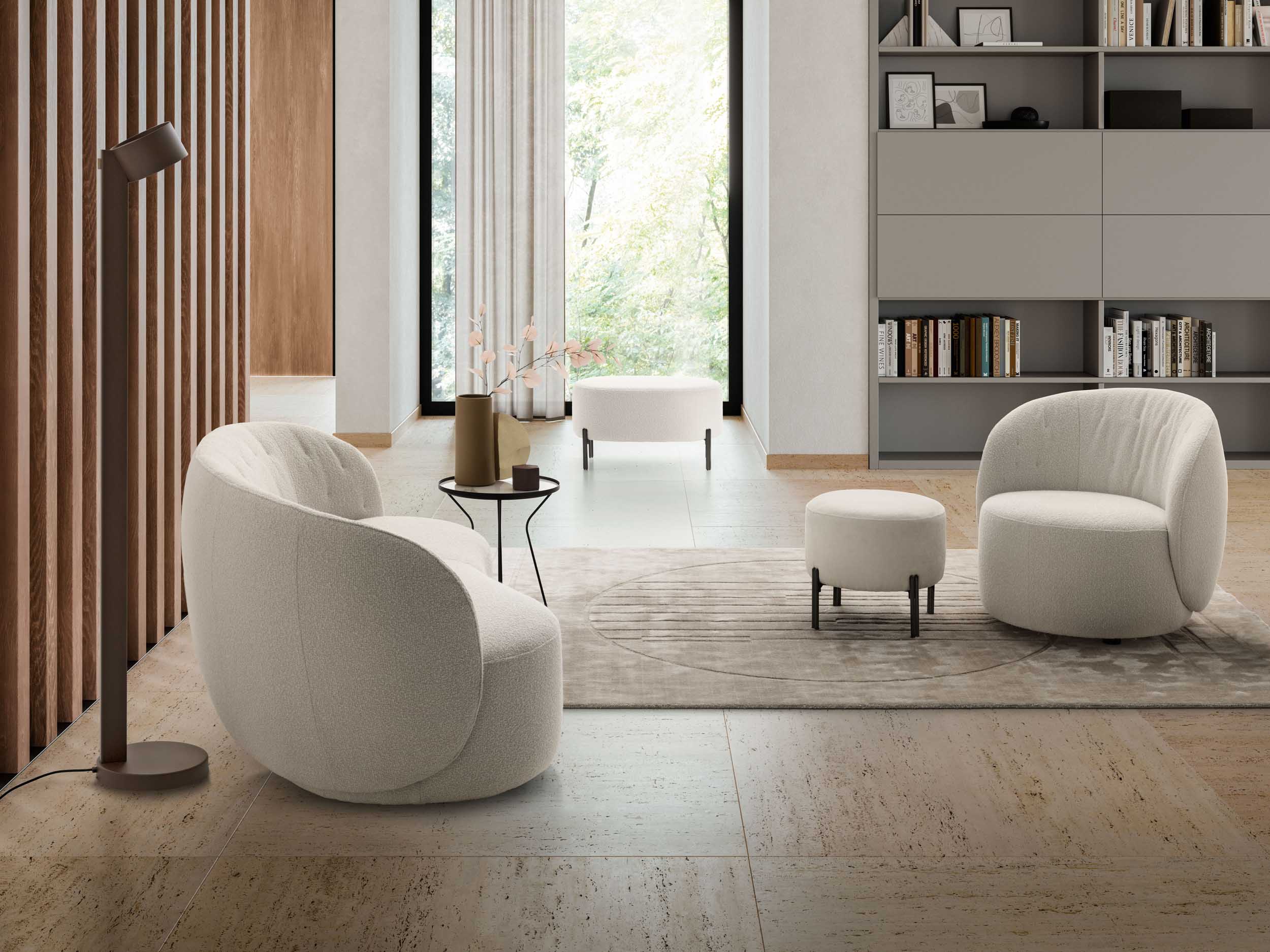 Salottino moderno con poltroncina, divanetto e pouf di tessuto bianco