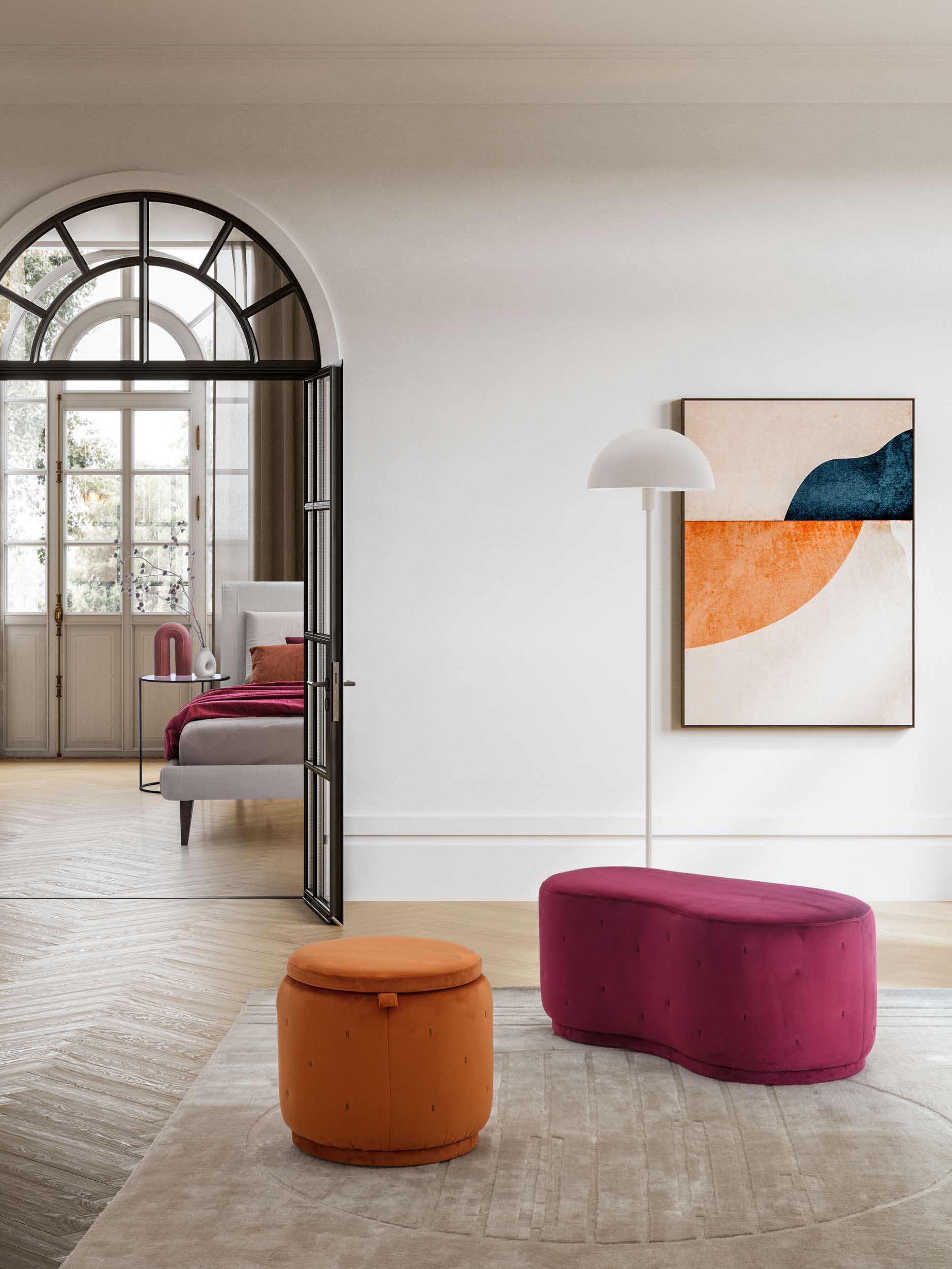 Soggiorno arredato con pouf contenitore arancione e pouf colore bordeaux con fianchi trapuntati