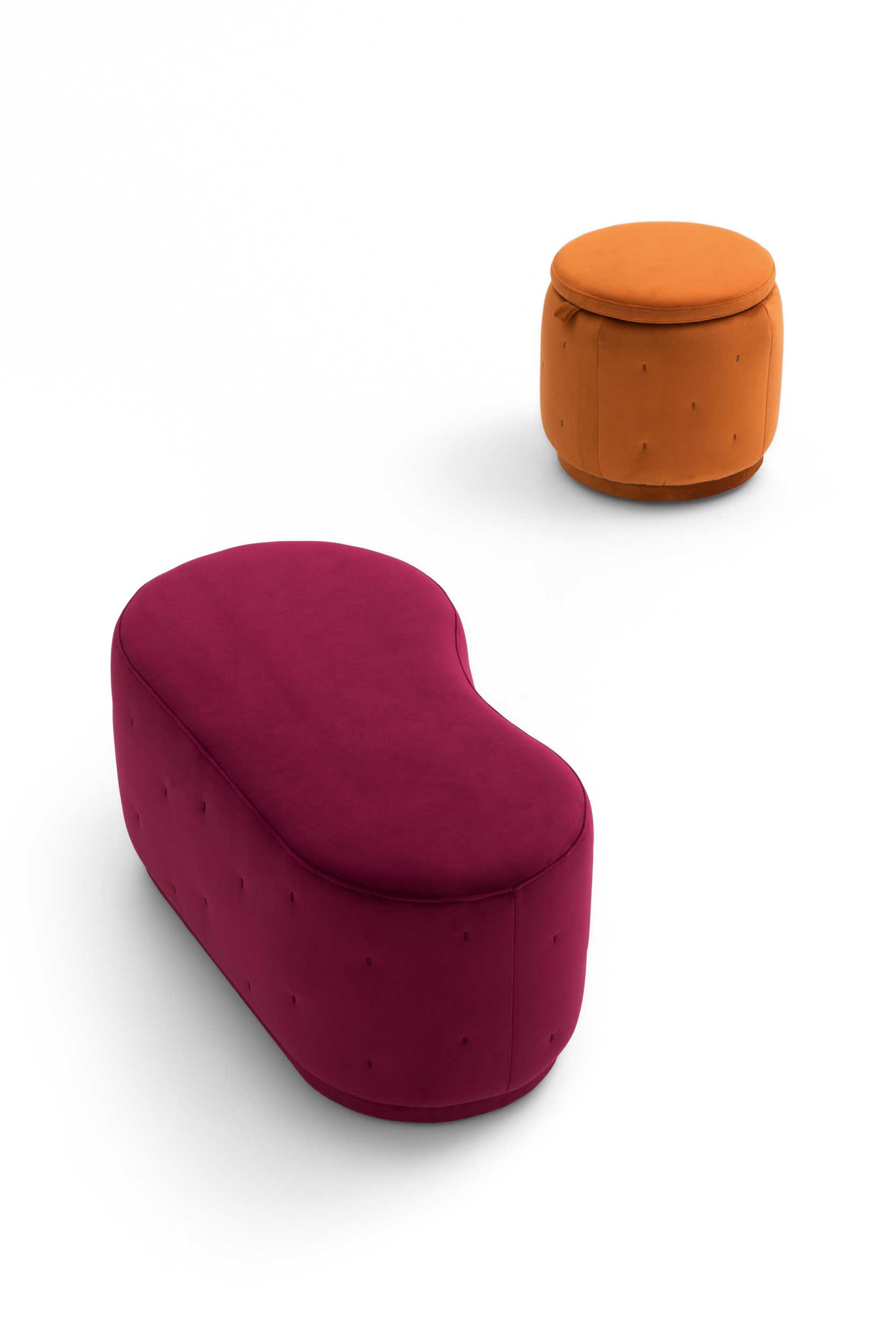 Pouf rosso a due posti e pouf contenitore