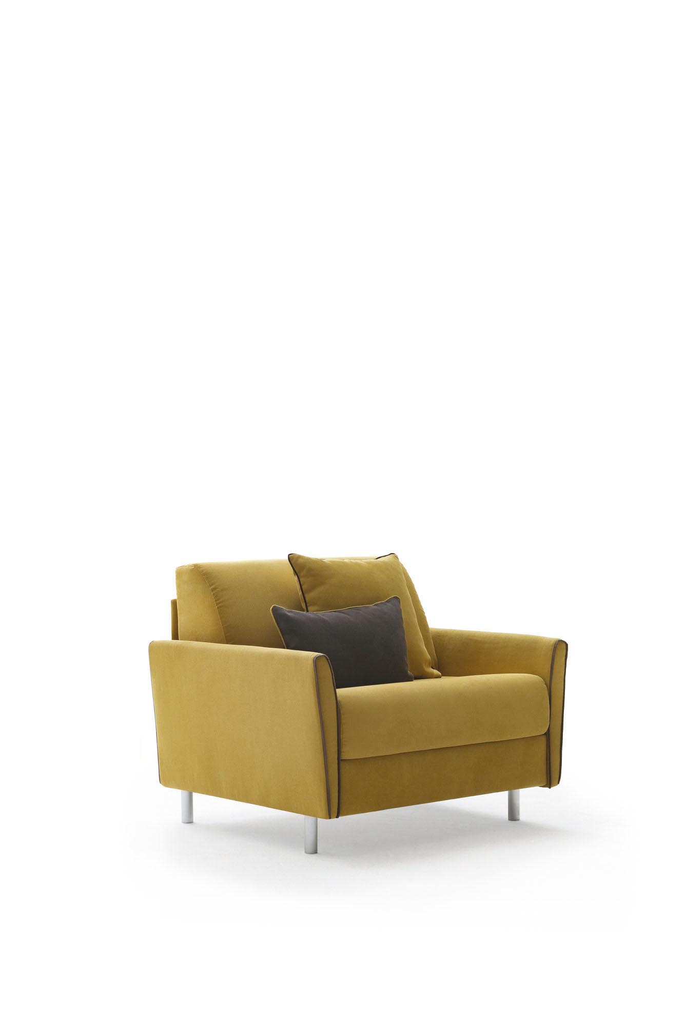 Vista laterale della poltrona modello Tahiti LeComfort colore giallo e grigio